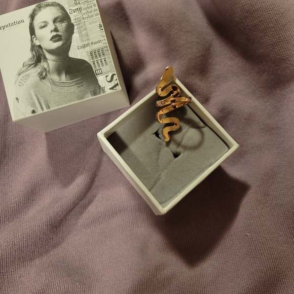 Taylor Swift Rose Gold Reputation Snake Ring - Picture 2 of 3